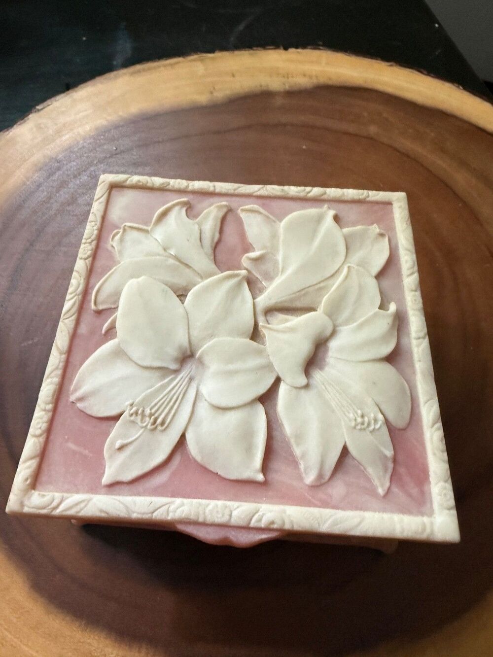 Genuine Incolay Stone White Calla Lilies on Rose Hinged Trinket Jewelry Box USA